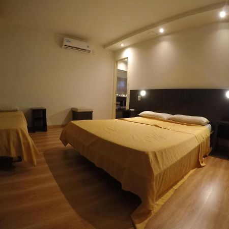 Hotel Riviera Cordova Esterno foto
